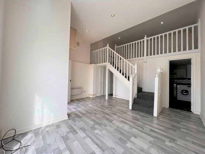 1 Bedroom Apartment To Rent In Millbrook Road West, Southampton, SO15