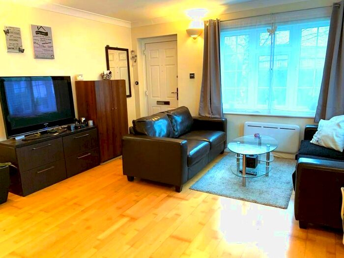 1 Bedroom Flat To Rent In London Road, Slough, SL3