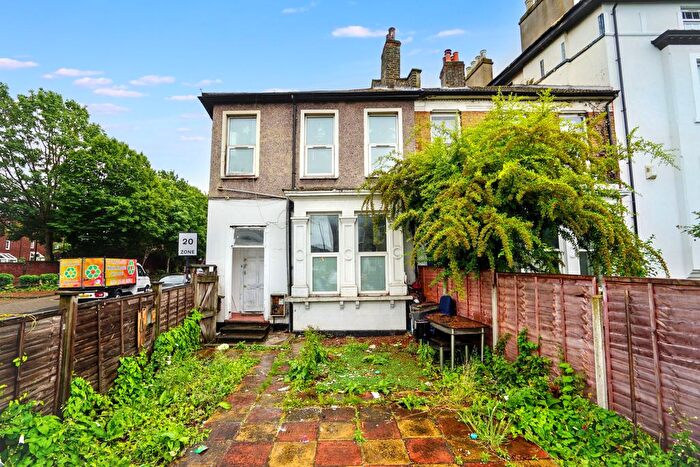 3 Bedroom Flat For Sale In Queens Road, London, SE15