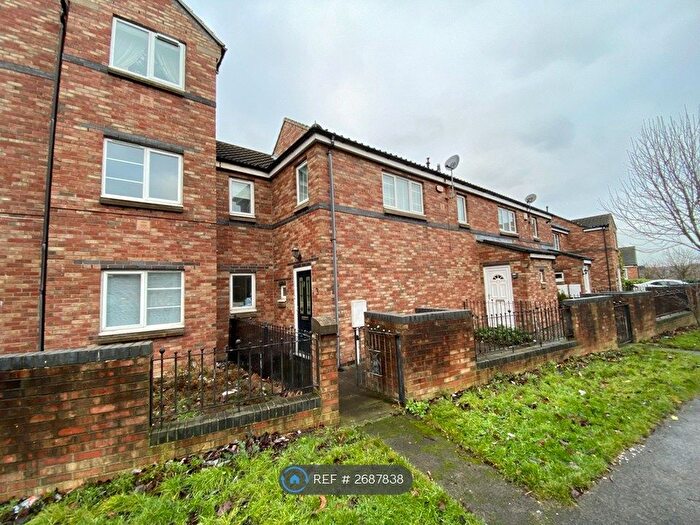 3 Bedroom Flat To Rent In Village Heights, Gateshead, NE8