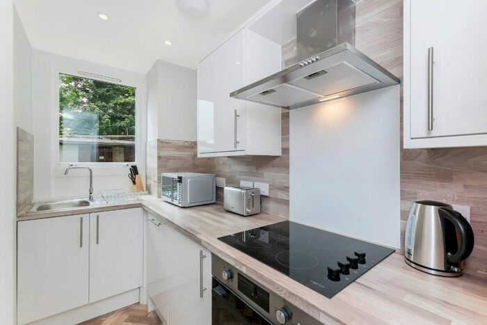 2 Bedroom Flat To Rent In Provost Road, City Centre, Dundee, DD3