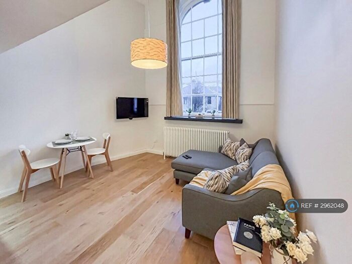 1 Bedroom Flat To Rent In Mcdonald Road, Edinburgh, EH7