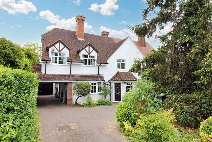 4 Bedroom Semi-Detached House For Sale In Norton Road, Letchworth Garden City, SG6