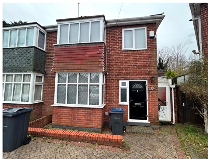 3 Bedroom Semi Detached House For Sale In Measham Grove, Birmingham, West Midlands, B26