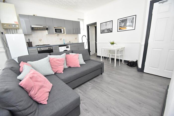 1 Bedroom Flat To Rent In Tewkesbury Street, Cathays, Cardiff, CF24