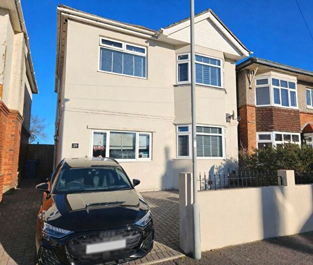 4 Bedroom Detached House For Sale In Chatsworth Road, Poole, Dorset, BH14