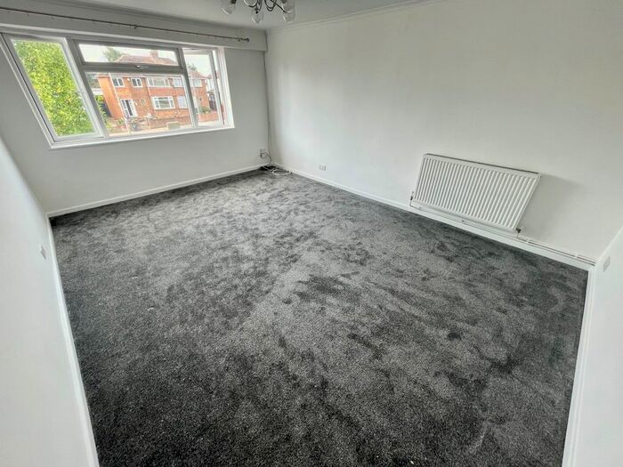 2 Bedroom Flat To Rent In Sundon Park Parade, Luton, LU3