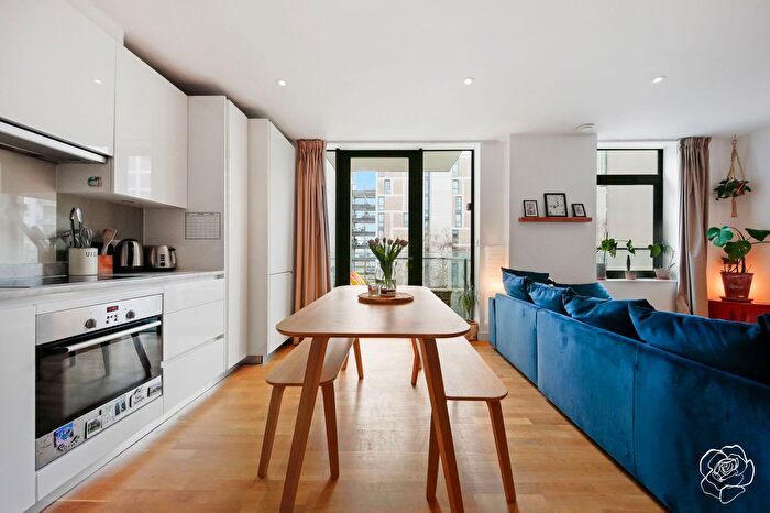 3 Bedroom Flat For Sale In Titian Heights, Scarlet Close, Stratford, E20