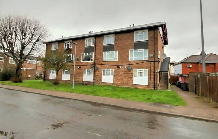 2 Bedroom Maisonette To Rent In Willow House, Berwick Close, Waltham Cross, EN8