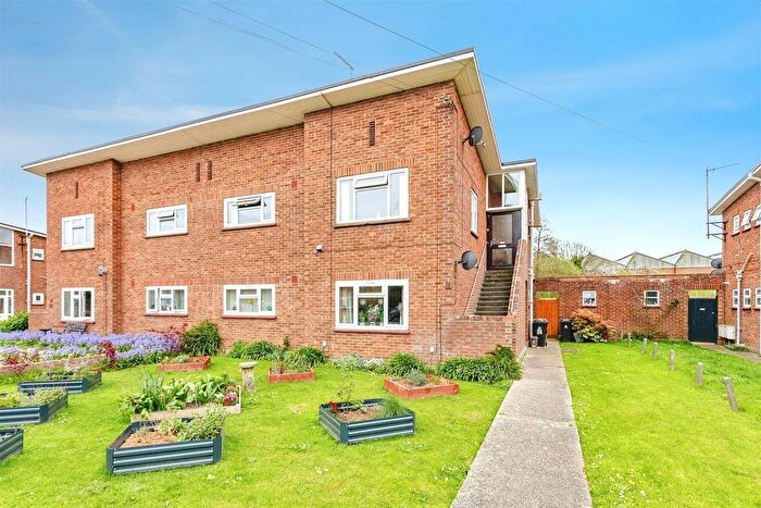 2 Bedroom Flat For Sale In St. Swithins Road, Bridport, DT6