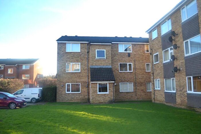 1 Bedroom Flat To Rent In Swans Hope, Loughton, Essex, IG10