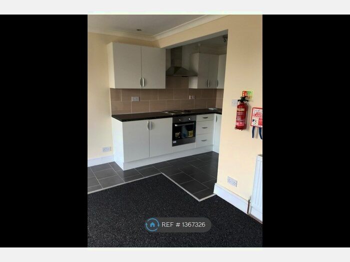 1 Bedroom Flat To Rent In Russell Street, Peterborough, PE1