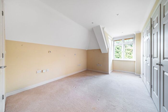 2 Bedroom Flat For Sale In Church Road, Esher, KT10