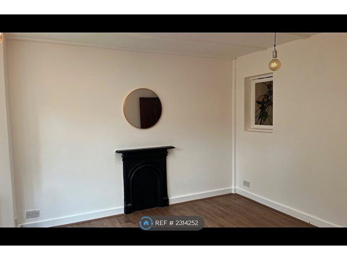 2 Bedroom Flat To Rent In Hammelton Road, Bromley, BR1