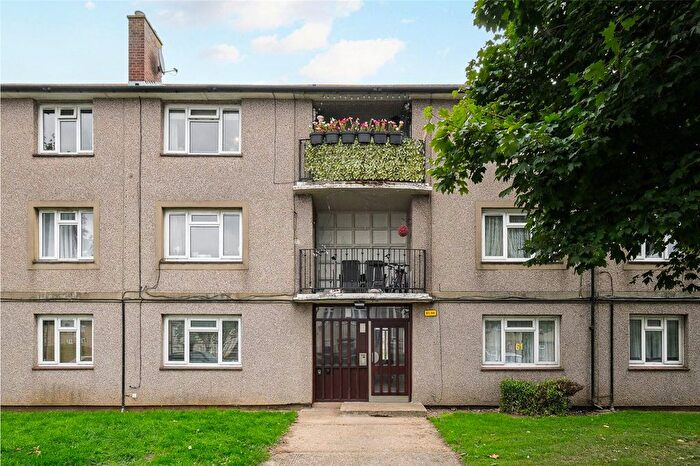 3 Bedroom Flat For Sale In Padnall Court, Chadwell Heath, RM6