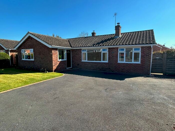 3 Bedroom Detached Bungalow For Sale In Park Road, Barnstone, Nottingham, NG13