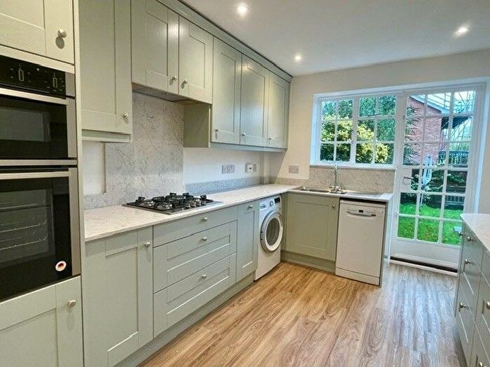 3 Bedroom Town House To Rent In Cunliffe Close, Oxford, OX2