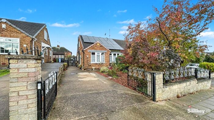 4 Bedroom Semi-Detached Bungalow For Sale In Wheatfield Crescent, Mansfield Woodhouse, NG19