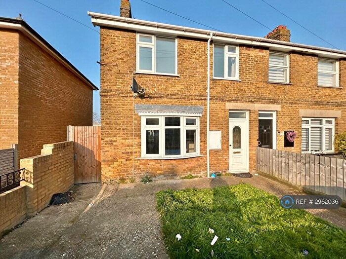 3 Bedroom End Of Terrace House To Rent In First Avenue, Sheerness, ME12