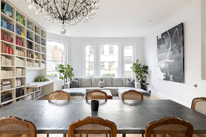 2 Bedroom Flat To Rent In Westbourne Grove, Westminster, W2