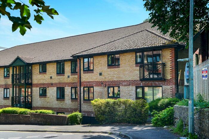 1 Bedroom Flat To Rent In Tongdean Lane, Preston, Brighton, BN1