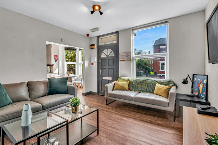 6 Bedroom House To Rent In Knowle Road, Leeds, LS4