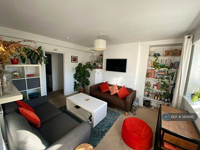 2 Bedroom Flat To Rent In Nunhead Lane, London, SE15