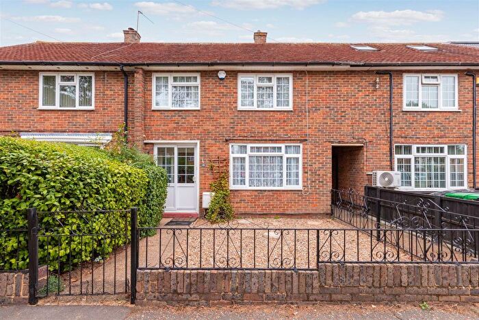 3 Bedroom Terraced House For Sale In Wentworth Avenue, Slough, SL2