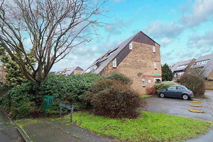 1 Bedroom Flat For Sale In Riffams Drive, Basildon, Essex, SS13