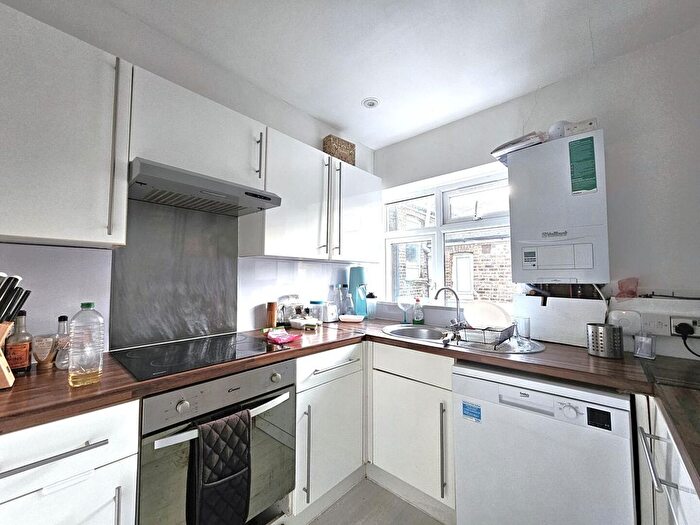 3 Bedroom Flat To Rent In East End Road, East Finchley, N2