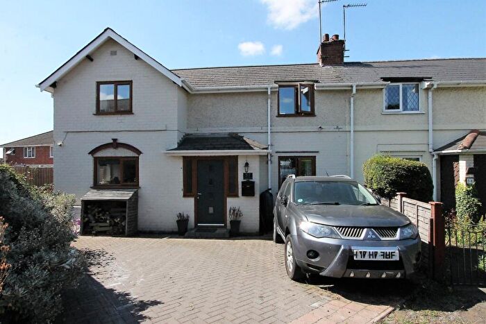 3 Bedroom Semi Detached House For Sale In Vicarage Road, Amblecote, Stourbridge, DY8