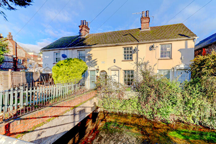 2 Bedroom Terraced House For Sale In London Road, High Wycombe, Buckinghamshire, HP11
