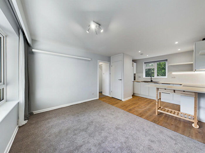 1 Bedroom Flat To Rent In Blackbridge Court, Blackbridge Lane, RH12