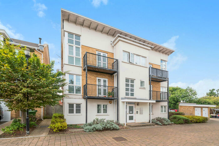 2 Bedroom Flat To Rent In Parr Court Revere Way, Epsom, KT19