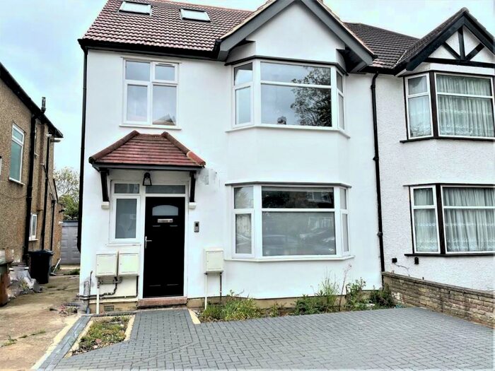 2 Bedroom Flat To Rent In Buckingham Road, Edgware, HA8