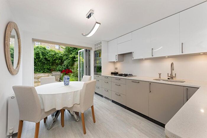 3 Bedroom House For Sale In Vestry Mews, London, SE5