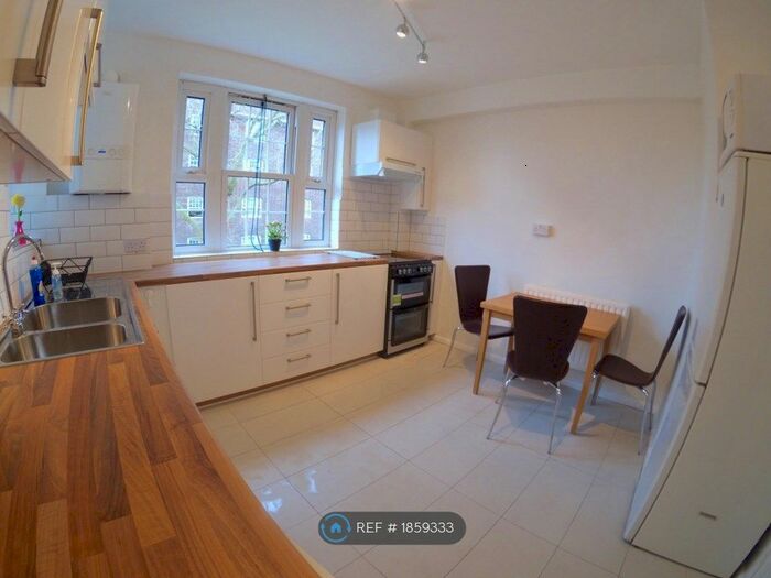 3 Bedroom Flat To Rent In Doddington Grove, London, SE17