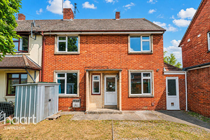 4 Bedroom Semi Detached House For Sale In Cypress Grove, Swindon, SN2