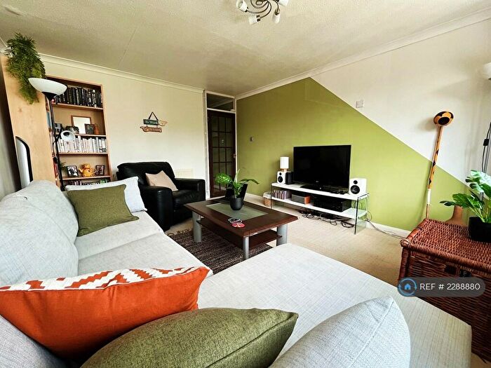 2 Bedroom Maisonette To Rent In Slade Court, London, NW2