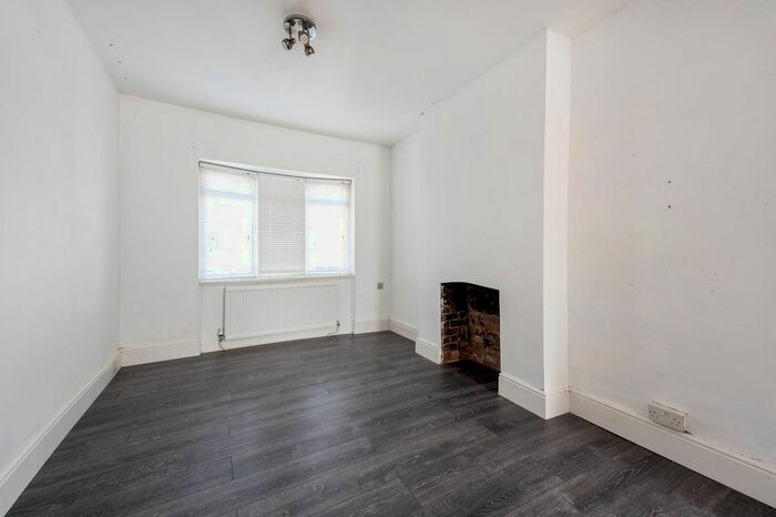3 Bedroom End Of Terrace House To Rent In Kemble Road, Croydon, CR0