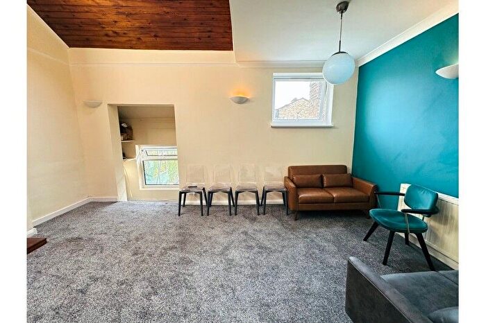 3 Bedroom Maisonette To Rent In Netherwood Road, Brook Green, London, W14