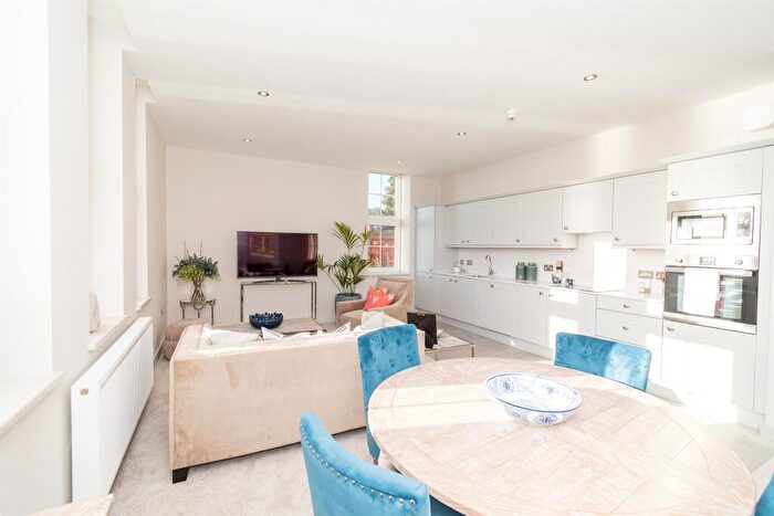 2 Bedroom Apartment For Sale In Wakeley Drive, Gosport, PO12