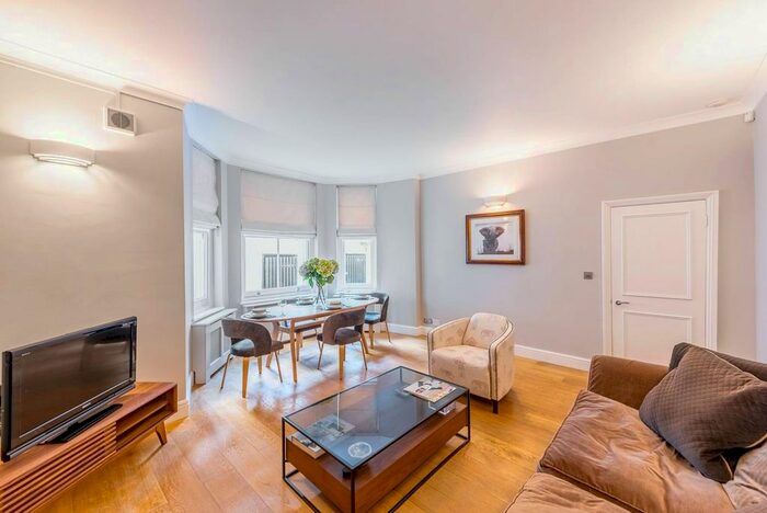 2 Bedroom Maisonette To Rent In Redcliffe Square, Chelsea, London, SW10
