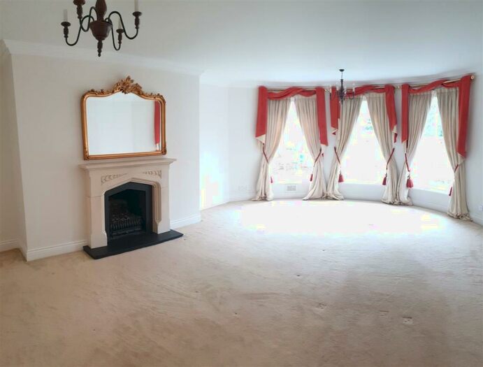 3 Bedroom Apartment To Rent In Nashdom Lane, Burnham, Slough, SL1