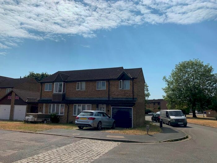 3 Bedroom Semi-Detached House To Rent In Medina Gardens, Bicester, OX26