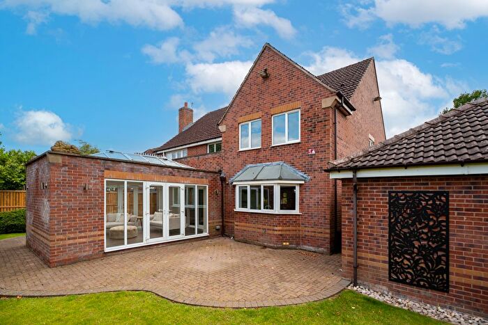 4 Bedroom Detached House To Rent In Stoneleigh Avenue, Moortown, Leeds, LS17