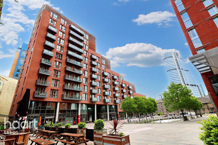 2 Bedroom Apartment For Sale In Wharf Approach, Leeds, LS1