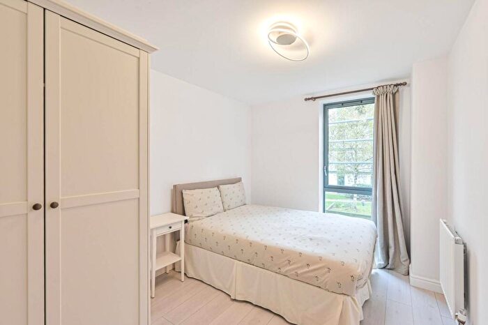 2 Bedroom Flat To Rent In Needleman Close, Colindale, London, NW9
