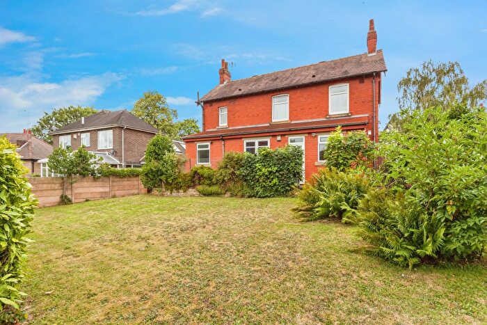 4 Bedroom Detached House For Sale In Poplar Avenue, Wakefield, WF2