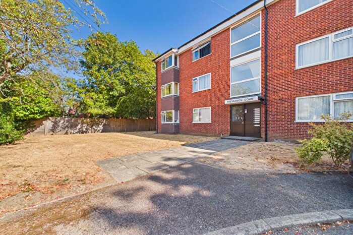 1 Bedroom Flat To Rent In Treyarnon Court, Eastern Avenue, Reading, Berkshire, RG1